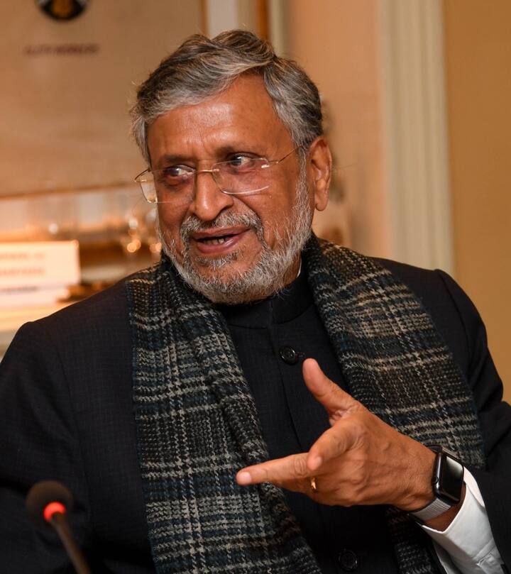 वहीं सुशील मोदी ने भी इसपर एक ट्वीट किया और लिखा कि इस उम्र में उनका जेल जाना मुझे व्यक्तिगत तौर पर अच्छा नहीं लग रहा है. बीजेपी नेता सुशील मोदी ने कहा कि शिवानंद तिवारी,वृषण पटेल ने मुकदमा किया आज उनके राजनीतिक सलाहकार हैं.कोर्ट ने सजा दी है. उन्होंने आगे लिखा कि लालू यादव को 5 साल की सजा और 60 लाख के जुर्माने से किसी को आश्चर्य नहीं हुआ, ये तो होना था. लालू जी का चार्जशीट देव गौड़ाजी के समय और पहली सजा मनमोहन सिंह जी के समय हुआ थी. फिर भी फंसा दिया गया यही राग अलापा जाएगा.
