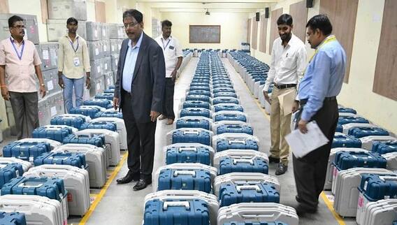 ਤਿੰਨ ਲੇਅਰ ਸੁਰੱਖਿਆ ਦੀ ਨਿਗਰਾਨੀ ਹੇਠ EVM, ਚੱਪੇ-ਚੱਪੇ 'ਤੇ ਮੁਲਾਜ਼ਮ ਦੇ ਰਹੇ ਪਹਿਰਾ