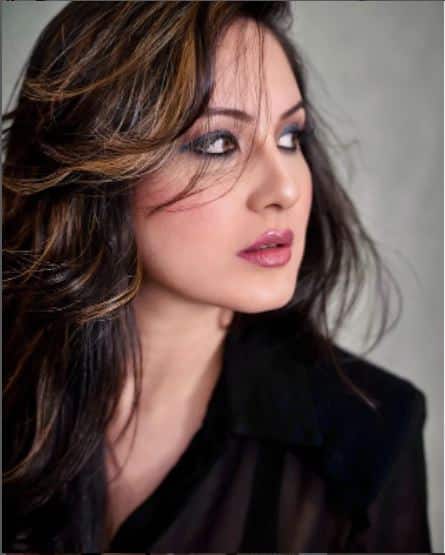 पूजा ने हाल ही में ब्लैक कलर की ट्रांसपेरेंट शर्ट में तस्वीरें शेयर की थीं. इस फोटो में उनका लुक देखकर फैंस दीवाने हो गए थे. (फोटो-सोशल मीडिया)