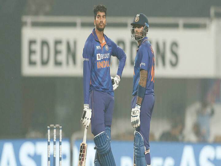 Indian cricket team coach Rahul dravid praises venkatesh iyer after his Performance in India vs west indies IND vs WI : वेंकटेश अय्यरची टीम इंडियात स्थान पक्कं? कोच राहुल द्रविड म्हणतो...