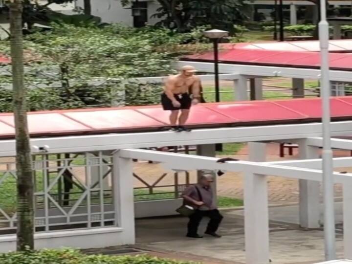 शख्स ने खतरनाक जगह पर किया शानदार स्टंट, एक-एक जंप पर थमी लोगों की सांस Man did brilliant stunt at dangerous place people praising his talent see trending video शख्स ने खतरनाक जगह पर किया शानदार स्टंट, एक-एक जंप पर थमी लोगों की सांस