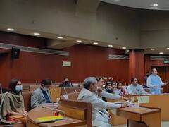 Delhi News: दिल्ली के सफाईकर्मियों के लिए खुशखबरी! MCD चुनाव से पहले तीनों नगर निगम ने किया ये बड़ा एलान