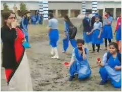 छात्राओं ने टीचर को दी नम आंखों से विदाई, यूजर्स को स्कूली दिनों की आई याद