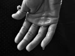 Heart Attack Symptoms: హార్ట్ ఎటాక్‌‌ను ముందుగా మీ చెయ్యే చెప్పేస్తుంది.. ఈ లక్షణాలు కనిపిస్తే జాగ్రత్త!