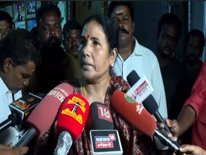 AIADMK Former Minister jayakumar not being allowed to change pants while Arrest says his Wife பேண்ட்டை மாத்திட்டு வரேன்னுதான் சொன்னார், விடல.. - முன்னாள் அமைச்சர் ஜெயக்குமாரின் மனைவி