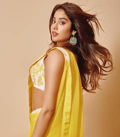 Janhvi Kapoor: పసుపు రంగు చీరలో బంతిపువ్వులా ముద్దొస్తున్న జాన్వీ