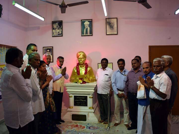 168th Birthday Celebration of kappalottiya tamilan  at Uttamadanapuram தமிழ்த் தாத்தா உ.வே.சாவின் 168 வது பிறந்தநாள் விழா - உத்தமதானபுரத்தில் உள்ள சிலைக்கு மரியாதை