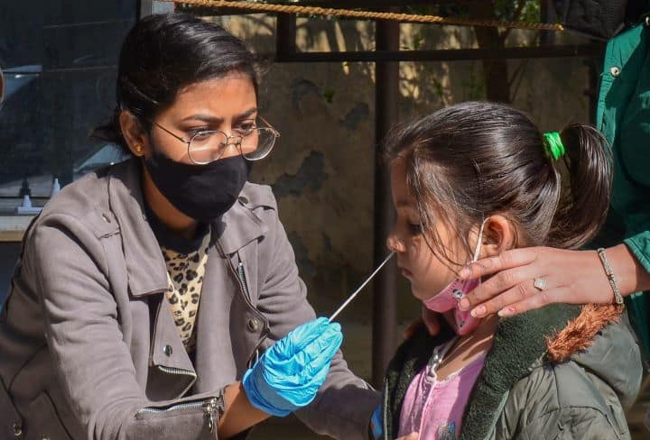 West Bengal Coronavirus Updates: 246 new cases, 726 recoveries with 06 death recorded in 24 hours in the state WB Corona Cases: রাজ্যে ১ দিনে নতুন করে করোনা সংক্রমিত ২৪৬, মৃত্যু ৬ জনের