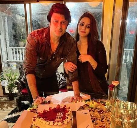 कसौटी जिंदगी फेम एक्टर सिजेन खान (Cezanne Khan)जल्द ही शादी के बंधन में बधने वाले हैं इस बात का ऐलान ख़ुद एक्टर ने किया है.  टाइम्स ऑफ इंडिया से बातचीत में सिज़ेन ने बताया कि अब उन्होंने शादी करने का मन बना लिया है. (Photo Credit - Cezanne (die hard fan/cezannekhanfanpages)