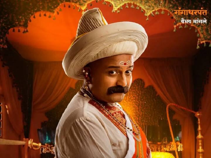 एक ढाल – एक तलवार घेउन लढणाऱ्या बाजीप्रभूंचा आवेश पाहून शत्रूचे धाबे दणाणले होते. गजापूरच्या खिंडीत (घोडखिंडीत) सिद्दीच्या सैन्यासाठी बाजीप्रभू हे जणू महाकाळ म्हणून उभे होते.