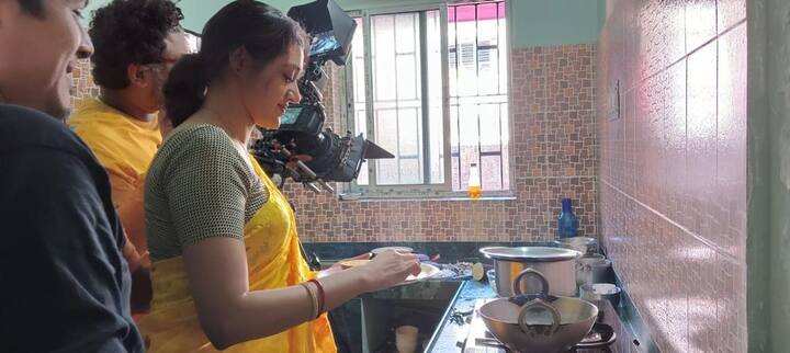 পাঁচটি গল্প নিয়ে তৈরি এক অ্যান্থোলজির অন্যতম 'চটি'। প্রধান চরিত্রে অভিনয় করতে দেখা যাবে মৌবনি সরকারকে। পরিচালনায় অনির্বাণ চক্রবর্তী।