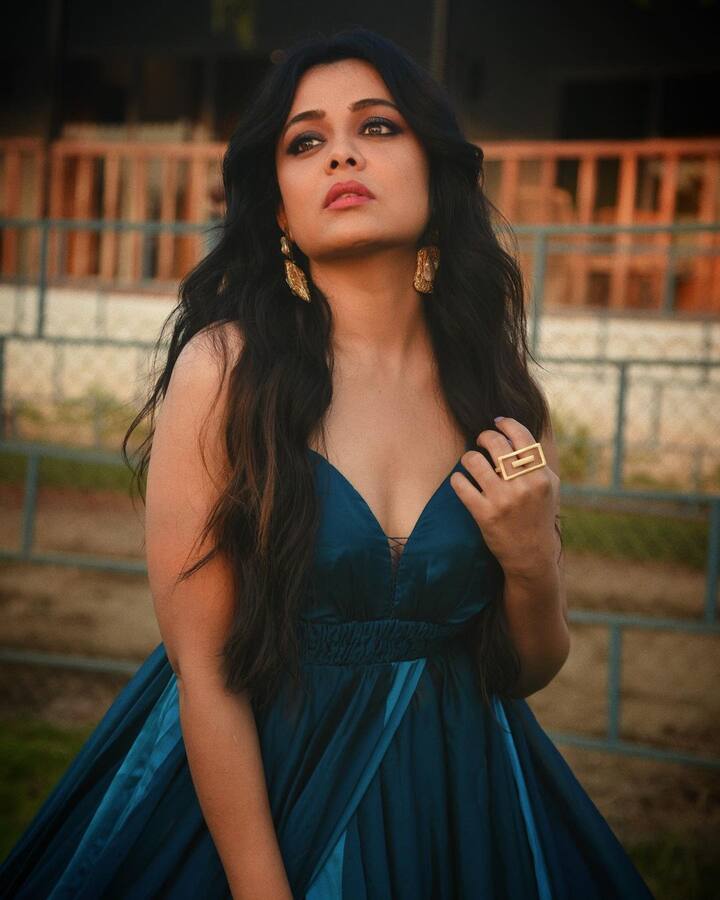 निळा रंग प्रार्थनाला चांगलाच सूट करतो. (Photo : @prarthana.behere/IG)