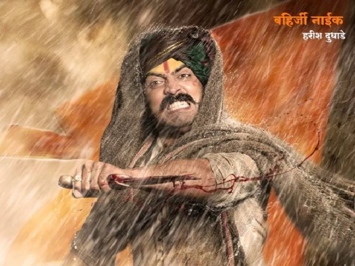एकच दिवसात इतके शो मिळवणारा ‘पावनखिंड’ हा पहिलाच मराठी चित्रपट ठरला आहे. चित्रपट प्रदर्शित होताच सिनेमागृहांबाहेर ‘हाऊसफुल’चे बोर्ड झळकले आहेत. (Photo : @ajay.purkar/IG)