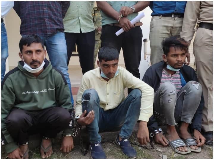 Durg Brown Sugar Smuggling: दुर्ग पुलिस को मिली बड़ी सफलता, ब्राउन शुगर की 265 पुड़िया के साथ तीन तस्कर गिरफ्तार Durg police arrested 3 Smugglers Brown Sugar Smuggling linked to Maharashtra ANN Durg Brown Sugar Smuggling: दुर्ग पुलिस को मिली बड़ी सफलता, ब्राउन शुगर की 265 पुड़िया के साथ तीन तस्कर गिरफ्तार