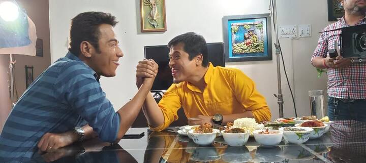 গল্পের বেশ জনপ্রিয় 'ফুড ব্লগার' পলা। তাঁর চ্যানেলে পলার একনিষ্ঠ ভক্ত তাঁরই পাড়ার এক মুচি রতন। তার কাছে পলা প্রায়ই যায় একটা চটি সারাই করাতে।