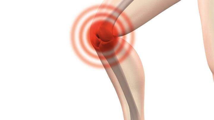 কখনও মাটিতে বসতে সমস্যা হয়। কখনও কষ্ট হয় সামান্য পথ হাঁটতে। অনেকের হাঁটু ফুলে যায়, অনেকের হাঁটু ভাঁজ করতেও সমস্যা হয়।