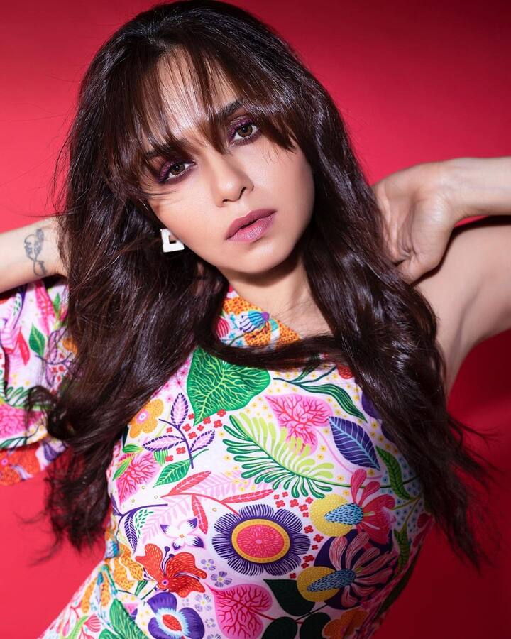 अमृताच्या या लूकची सोशल मीडियावर जोरदार चर्चा सुरुये. (Photo:@amrutakhanvilkar/IG)
