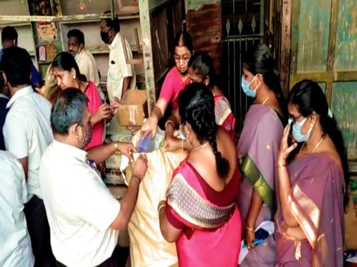 Removal of shops in Puthumandapam area belonging to Meenakshi Amman temple in Madurai - Traders complain that shops are being removed without prior notice. Watch Video | மதுரை புதுமண்டபத்தில் கடைகளை அகற்றும் அறநிலையத்துறை - கண்ணீரில் வியாபாரிகள்