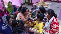 रुक नहीं रहे शहीद संतोष यादव की पत्नी के आंसू, CM Yogi से मिलने की मांग