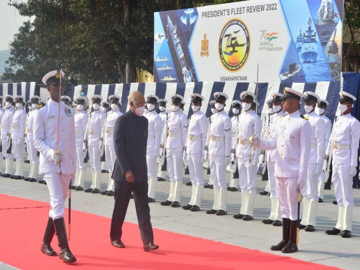 Visakhapatnam Presidential Fleet Review 2022 President Ram Nath Kovind reviews Indian Naval Fleet Presidential Fleet Review: విశాఖలో ప్రెసిడెంట్ ఫ్లీట్ రివ్యూ, సర్వ సైన్యాధ్యక్షుడి ముందు నౌకదళ శక్తి సామర్థ్యాలు ప్రదర్శన