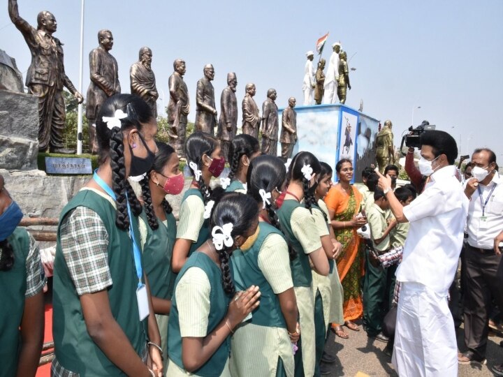 Watch video: மெரினாவில் பள்ளி மாணவிகளுடன் செல்ஃபி எடுத்த முதலமைச்சர் ஸ்டாலின்..! வைரல் வீடியோ