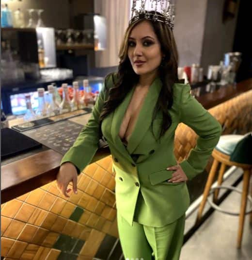 सोशल मीडिया पर पूजा को लाखों लोग फॉलो करते हैं. उनका सिजलिंग लुक फैंस को उनका दीवाना बना देता है. (फोटो-सोशल मीडिया)