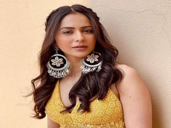 Rakul Preet Singh Photos: ఎల్లో డ్రెస్సులో స్టైలిష్ గా ఓబులమ్మ Rakul Preet Singh Photos: ఎల్లో డ్రెస్సులో స్టైలిష్ గా ఓబులమ్మ
