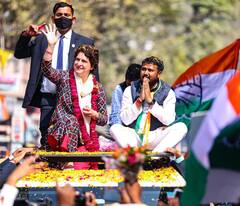 In Photos: लखनऊ में प्रियंका गांधी ने किया रोड शो, लोगों में दिखा भारी उत्साह, देखें तस्वीरें