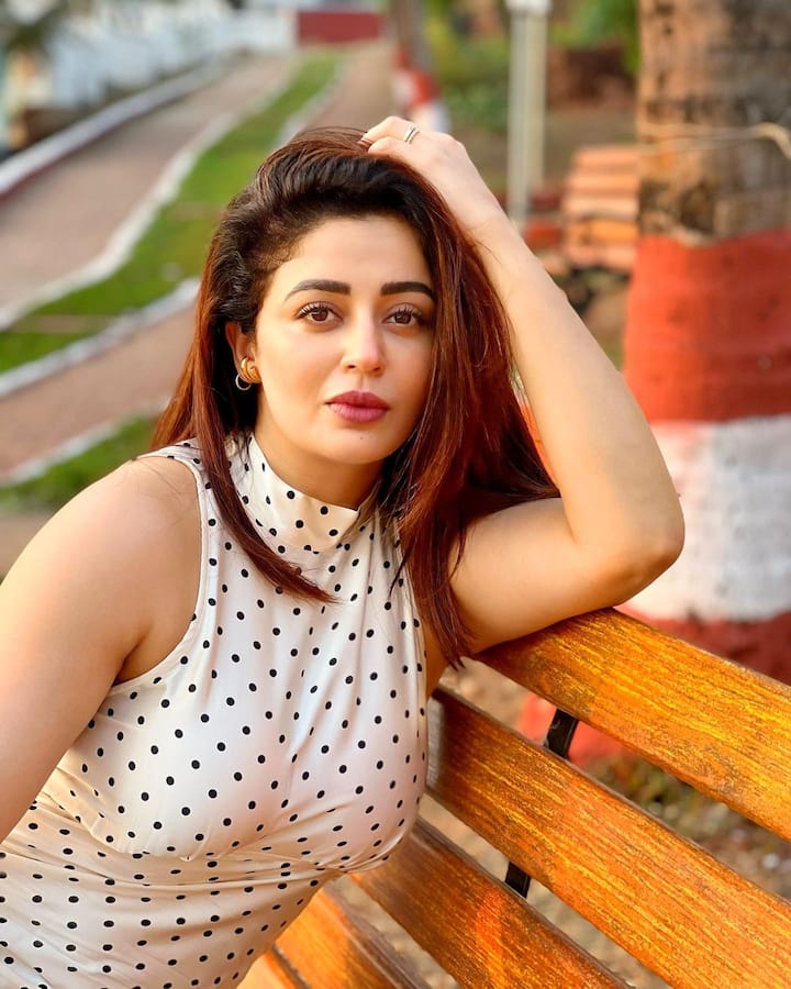 'Har cheez mai zindagi dhundho, khushiyaan tumhe dhundhate ayengi.' असे कॅप्शन देत नेहाने हे फोटो शेअर केले आहेत.  (फोटो : nehhapendse/ig)