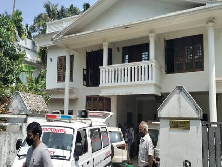 Kerala: Four members from Same family in Thrissur commits suicide with help of Poisonous gas Kerala: கடன் தொல்லை பிரச்னை? சத்தம் காட்டாமல் மூச்சை நிறுத்திக்கொண்ட குடும்பம் - 4 பேர் உயிரிழப்பு