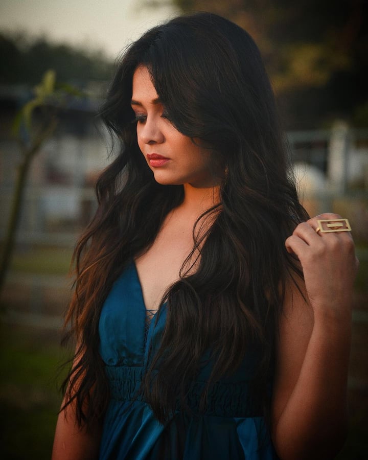 आपल्या निखळ सौंदर्याने आणि दिलखुलास हास्याने लाखो मराठी रसिकांच्या हृदयावर राज्य करणारी अभिनेत्री प्रार्थना बेहरे. (Photo : @prarthana.behere/IG)