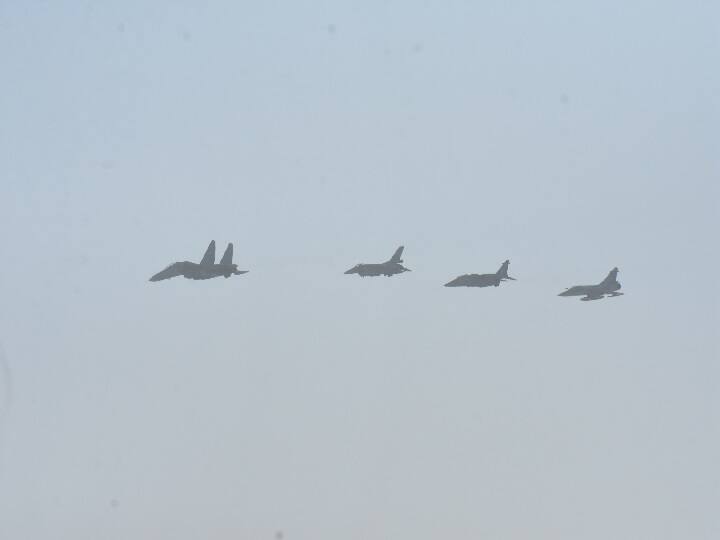 भारत और ओमान के बीच शुरू हुआ युद्धाभ्यास, जोधपुर के आसमान में सुनाई दी लड़ाकू विमानों की 'दहाड़' rajasthan joint exercise started between indian and oman air force in jodhpur ann भारत और ओमान के बीच शुरू हुआ युद्धाभ्यास, जोधपुर के आसमान में सुनाई दी लड़ाकू विमानों की 'दहाड़'