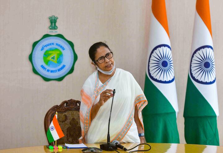 সোমবার মন্ত্রিসভার বৈঠকে তার পরিমাণ বাড়ানোর সিদ্ধান্ত হয়। এক্ষেত্রে রাজ্য সরকার,জমির দামের চেয়ে দ্বিগুণ ক্ষতিপূরণ, বাড়ি তৈরির জন্য ৫০০-র বদলে ৭০০ বর্গফুট জমি, বাড়ি তৈরির আৰ্থিক অনুদান ৫ লক্ষ টাকার বদলে ৭ লক্ষ টাকা ,জমিদাতা পরিবারের সদস্যকে শিক্ষাগত যোগ্যতা অনুযায়ী সরকারি চাকরির প্রতিশ্রুতি দিয়েছে।