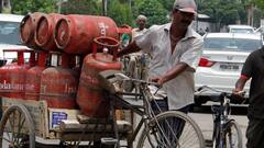 LPG Cylinder: सिर्फ 633 रुपये में मिल रहा ये वाला गैस सिलेंडर, फटाफट आज ही कराएं बुकिंग