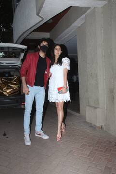 सगे भाई Ibrahim Ali Khan के साथ सौतेले भाई Jeh की फर्स्ट बर्थडे पार्टी में ढेर सारे गिफ्ट लेकर पहुचीं Sara Ali Khan,  देखकर नन्हें जेह हो जाएंगे खुश!