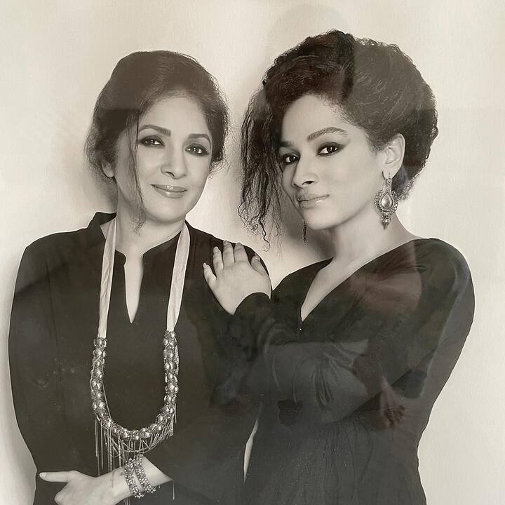 Neena Gupta:नीना गुप्ता ने क्रिकेटर विवियन रिचर्ड्स की बेटी मसाबा को साल 1989 में जन्म दिया था. नीना ने मसाबा को अकेले ही पाला है. दोनों का रिश्ता काफी मज़बूत है. सोशल मीडिया पर भी मसाबा और नीना की खूबसूरत तस्वीरें वायरल होती रहती हैं.