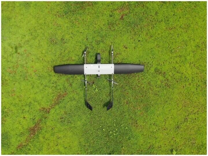 ड्रोन के इस्तेमाल से किसानों और सरकार दोनों के समय की बचत होगी. केवल 15 मिनट के ड्रोन के इस्तेमाल से एकड़ जमीन में कीटनाशक का छीड़काव किया जाता है.