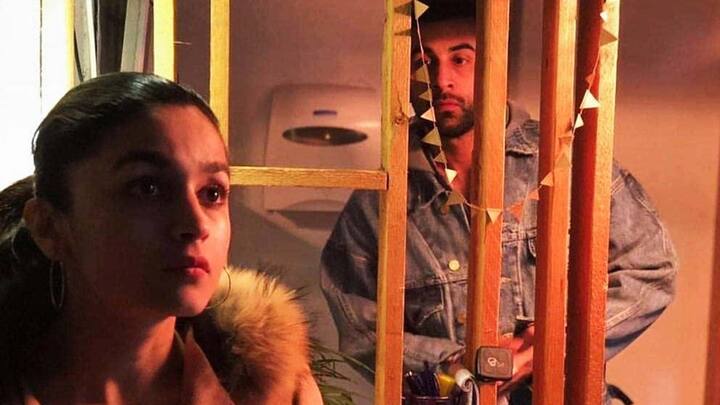 ब्रह्मास्त्र (Brahmastra): यह एक मल्टीस्टारर फिल्म है जो कि करण जौहर (Karan Johar) के बेहद अहम प्रोजेक्ट्स में से एक है. इस फिल्म में अमिताभ बच्चन (Amitabh Bachchan), रणबीर कपूर (Ranbir Kapoor), आलिया भट्ट (Alia Bhatt), मौनी रॉय (Mouni Roy) और नागार्जुन अक्किनेनी (Nagarjuna Akkineni) जैसे बड़े स्टार्स नजर आएंगे. ये 3 पार्ट की फिल्म फ्रैंचाइजी है जिसके पहले पार्ट की मेकिंग में ही तकरीबन 300 करोड़ रुपये खर्च किए गए हैं. यह 2022 की सबसे बहुप्रतीक्षित फिल्मों में से है. यह 9 सितंबर 2022 को रिलीज होगी.