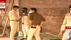 Anish Khan Murder : দরজা খুলল না আনিসের পরিবার, কথা না বলেই বেরিয়ে যেতে হল পুলিশকে| Bangla News