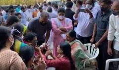 YS Vijayamma, YS Sharmila meet Mekapati Goutam Reddy family|మేకపాటి గౌతంరెడ్డి మృతిపై సంతాపం