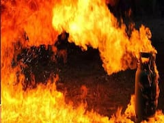 Udaipur: गैस रिफिलिंग करते समय दुकान में लगी भीषण आग, जानें- क्या रही राहत की बात