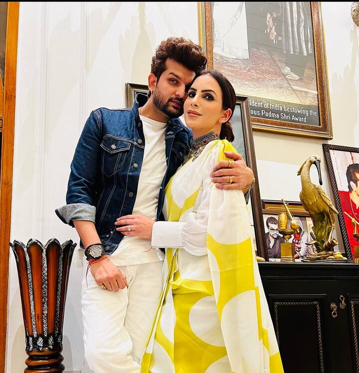 इन तस्वीरों को शेयर करते हुए युवराज ने लिखा कि हैप्पी 3 एनिवर्सरी माई लव @mansi_sharma6..वैसे तो 6 साल हो गए..वक्त कैसे उड़ जाता है...जस्ट वांट थैंक यू फॉर एवरीथिंग आई लव यू..