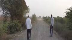 અમરેલી: રોડની કામગીરી નબળી હોવાનું કહી સ્થાનિકોએ કામગીરી અટકાવી, જુઓ ગુજરાતી ન્યુઝ