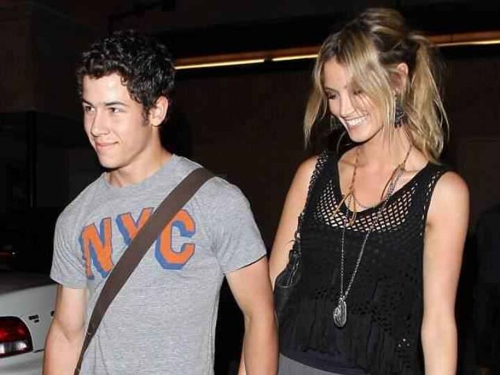 डेल्टा गुड्रेम- इसके बाद साल 2012 में निक ने डेल्टा गुड्रेम (Delta Goodrem) को डेट करना शुरू कर दिया. डेल्टा गुड्रेम से भी निक की ज्यादा नहीं पट पाई और इस तरह निक का तीसरा अफेयर भी ज्यादा लंबा ना टिक सका.