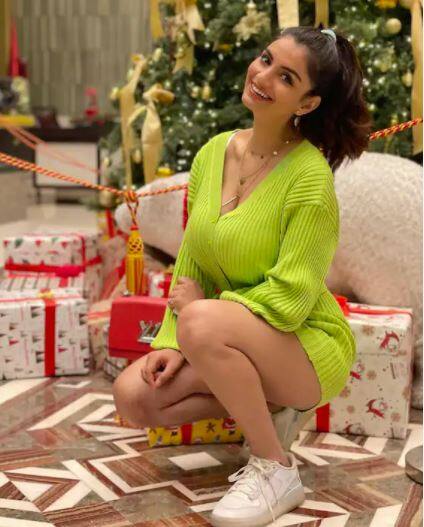 ਅੰਵੇਸ਼ੀ ਸੋਸ਼ਲ ਮੀਡੀਆ 'ਤੇ ਆਪਣੇ ਪ੍ਰਸ਼ੰਸਕਾਂ ਨੂੰ ਆਪਣੇ ਆਉਣ ਵਾਲੇ ਪ੍ਰੋਜੈਕਟਸ ਬਾਰੇ ਜਾਣਕਾਰੀ ਦਿੰਦੀ ਰਹਿੰਦੀ ਹੈ। ਪ੍ਰਸ਼ੰਸਕ ਉਸ ਦੇ ਨਵੇਂ ਪ੍ਰੋਜੈਕਟਸ ਦਾ ਬੇਸਬਰੀ ਨਾਲ ਇੰਤਜ਼ਾਰ ਕਰ ਰਹੇ ਹਨ।