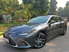 नई लेक्सस ES300h फेसलिफ्ट सेडान में क्या-क्या है? ये रहा पूरा रिव्यू, लगभग 17 kmpl का देती है माइलेज