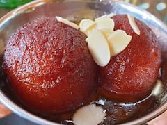 Leftover Bread: బ్రెడ్ మిగిలిపోయిందా? ఇలా గులాబ్ జామ్ చేసుకోండి, మైదా అవసరం లేదు