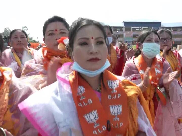 पीएम ने आगे कहा- मणिपुर में जो देश की पहली स्पोर्ट्स यूनिवर्सिटी बनाई गई है, वो इस क्षेत्र को स्पोर्ट्स का इंटरनेशनल हब बनाएगी. बीजेपी सरकार पूरे नॉर्थ ईस्ट में स्पोर्ट्स टैलेंट को प्रोत्साहित कर रही है, स्पोर्ट्स इंफ्रास्ट्रक्चर पर निवेश कर रही है.