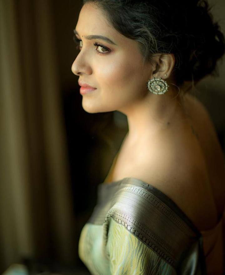 அழகே தாவணி பூவே தேன எடுத்துக்கலாமா