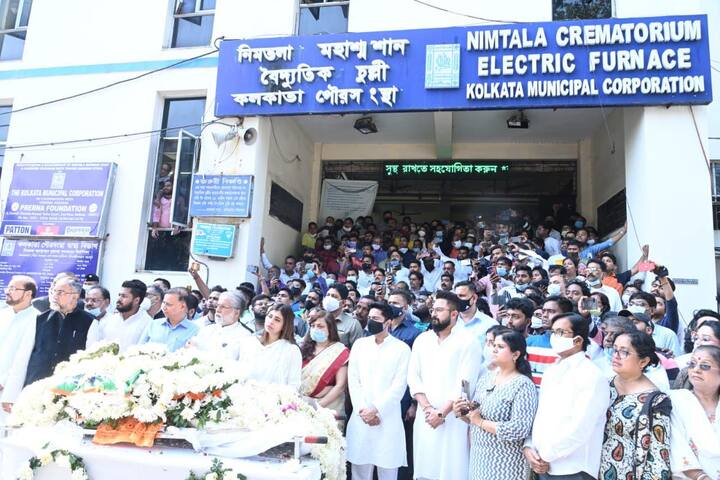অভিষেক বন্দ্যোপাধ্যায় সোশাল মিডিয়ায় আরও লিখেছেন, 'তাঁর শোকসন্তপ্ত আত্মীয়-পরিজন ও অনুগামীদের গভীর সমবেদনা জানাই। তাঁর প্রয়াণে যে শূন্যতার সৃষ্টি হয়েছে, তা কোনওদিনই পূরণ হওয়ার নয়। তাঁর আদৰ্শ ও উপদেশ আগামীদিনেও আমাদের পথ দেখাবে। তাঁর বিদেহী আত্মার চিরশান্তি কামনা করি।'